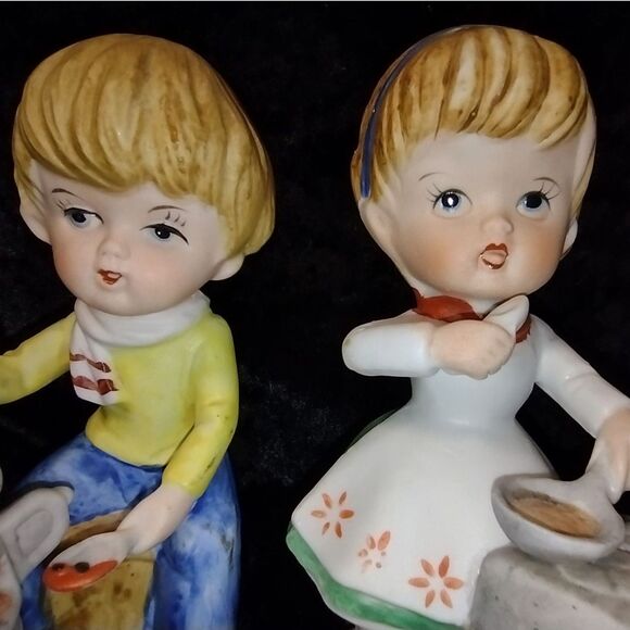 Vintage Lefton? Kitsch Boy Girl Cooking Pot Belly Stove Porcelain MCM Figurines - Picture 1 of 7
